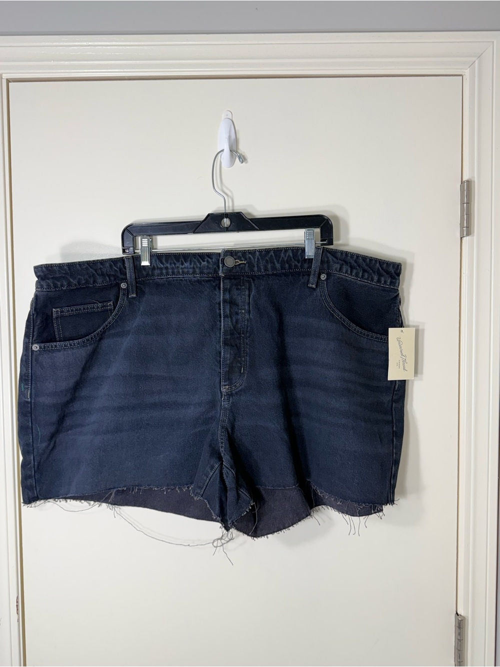 Universal Thread Dark Indigo Frayed Hem Denim Shorts Plus Size 24W